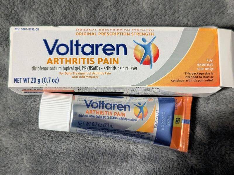 Voltaren Arthritis Pain Topical Gel, Diclofenac Sodium 1%, Travel Size 20 g (0.7 oz) product package